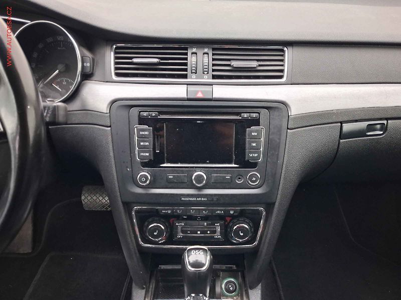 Škoda Superb (2014) 2.0 TDi, Elegance, DSG, bixen - fotka 12 z 18