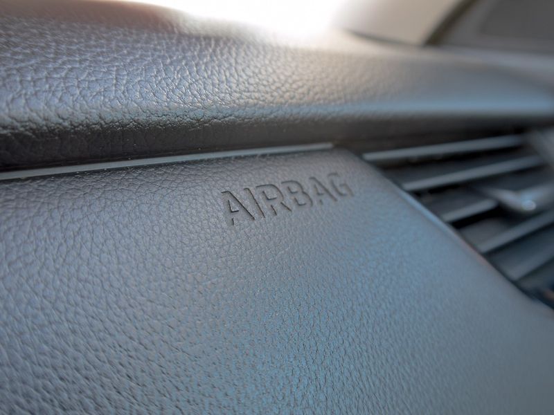 Škoda Octavia (2014) ČR 1.2TSI – 2x PNEU - fotka 23 z 38