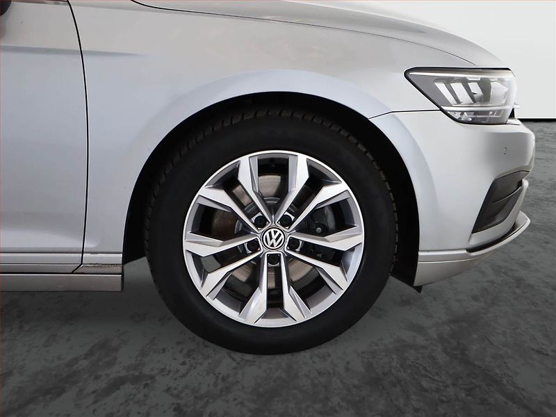 Volkswagen Passat (2019) 1.5 TSI, Tempomat - fotka 12 z 15