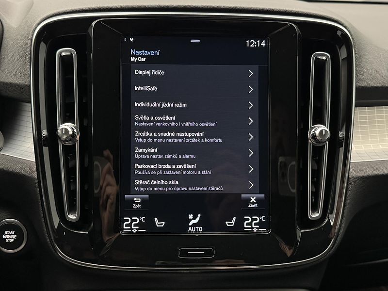 Volvo XC40 T3 MOMENTUM CZ 1.maj - fotka 29 z 31