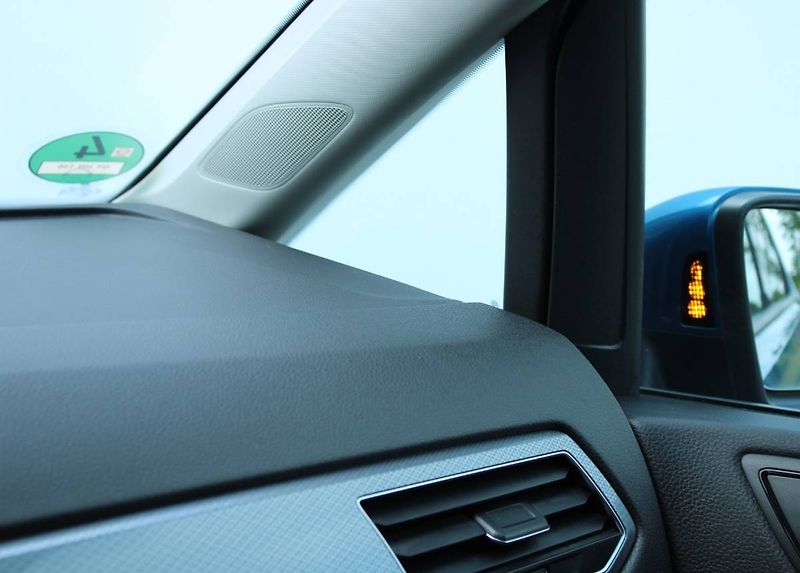 Volkswagen Touran (2022) 2.0 TDI 110kW DSG tažné LED - fotka 20 z 35