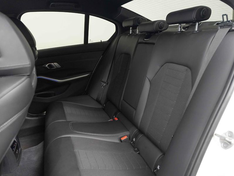 BMW Řada 3 320d xDrive - fotka 22 z 22