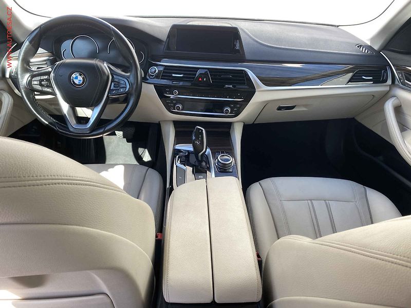 BMW Řada 5 (2018) 3.0i 540i xDrive, AT, +ALU - fotka 8 z 22
