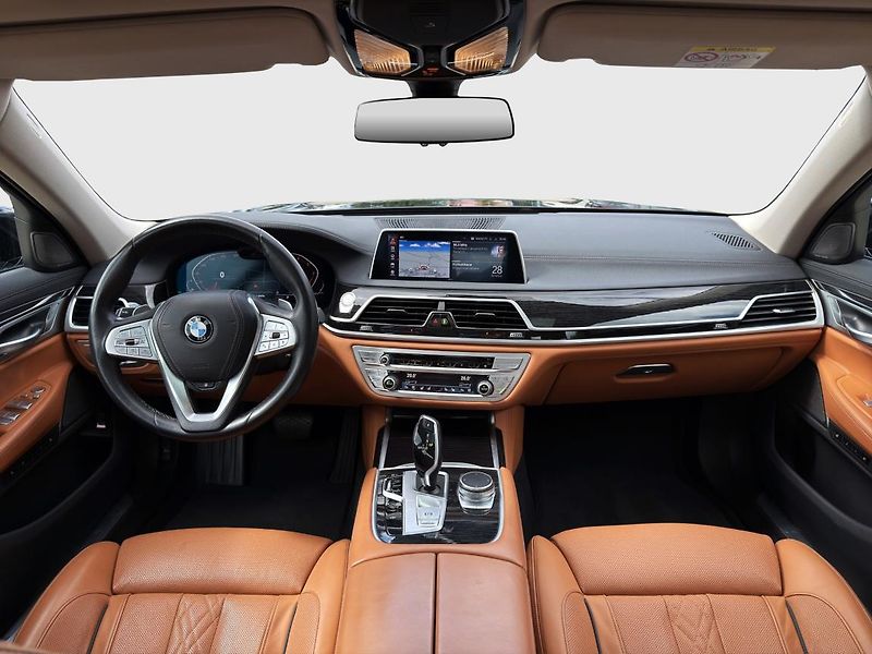 BMW Řada 7 730d xDrive Limousine - fotka 4 z 21