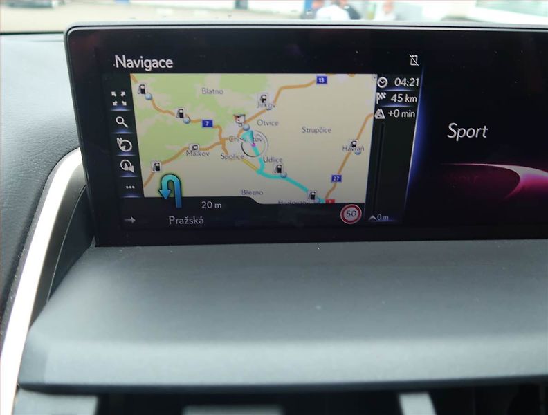 Lexus NX 300h (2021) 300h - fotka 19 z 21