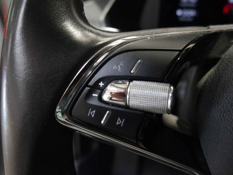 Škoda Octavia (2020) 2.0TDi, ČR, LED, park.čidla - fotka 22 z 27