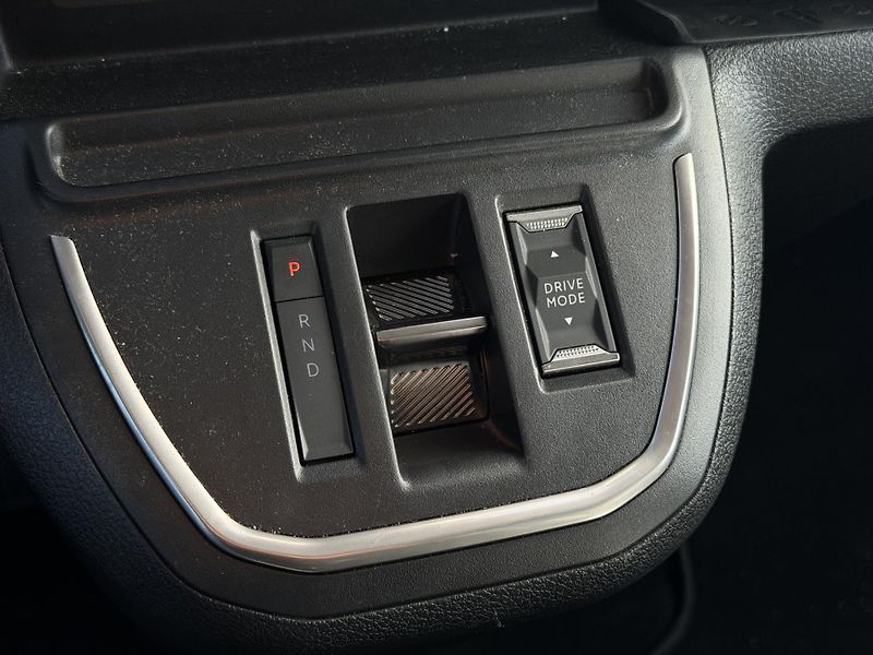 Citroën SpaceTourer 2.2 HDi 180EAT8 XL Shine - fotka 18 z 33