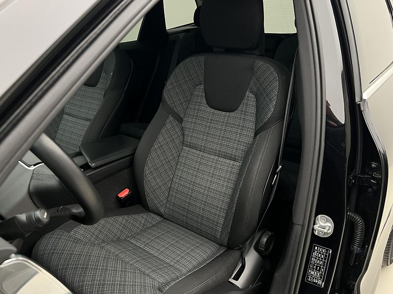 Volvo XC60 B4 CORE AUT 1.maj. - fotka 18 z 40
