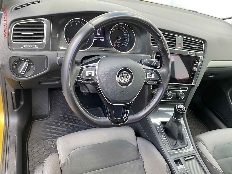 Volkswagen Golf (2017) 1.4TSi, ČR, LED, AC, kamera - fotka 13 z 17