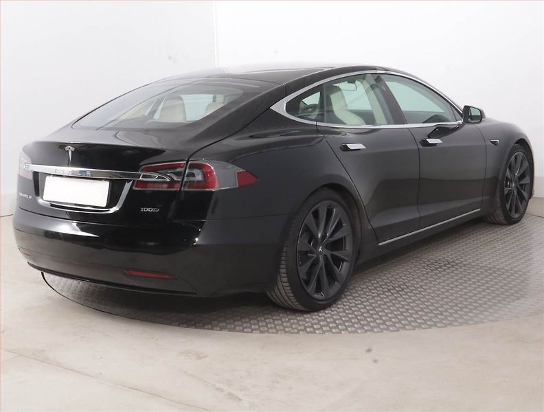 Tesla Model S (2019) 100D, SoH 88% - fotka 5 z 21