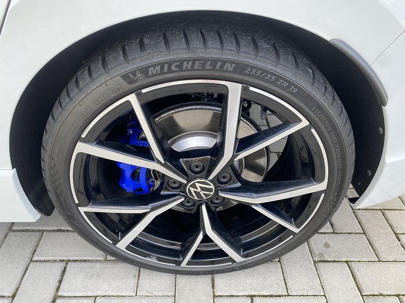 Volkswagen Golf 2.0 TSI 235kW-R-PERFORMANCE - fotka 9 z 41