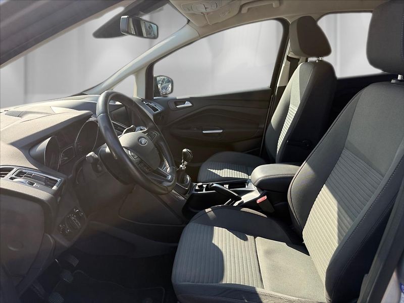 Ford C-MAX 1,5 TDCi 88kW Titanium - fotka 11 z 20
