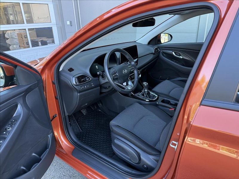 Hyundai i30 1,5 DPi  HB FL Family Climate - fotka 8 z 25