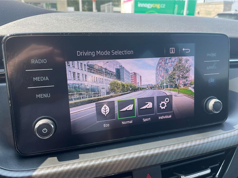 Škoda Scala 1.5 TSi DSG 7st. Monte Carlo - fotka 19 z 28