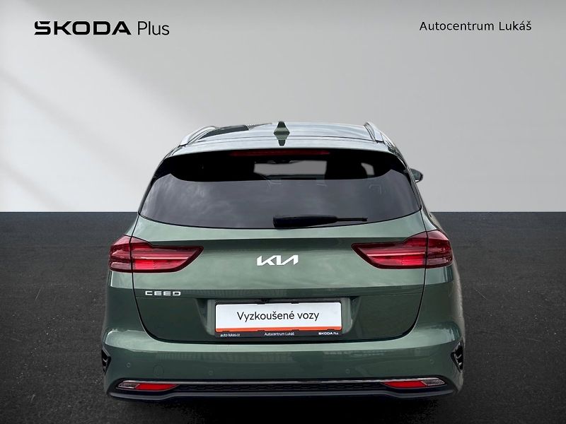Kia Ceed (2025) 1.5 T-GDi TOP 7DCT - fotka 23 z 30
