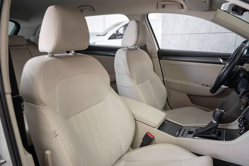 Škoda Superb TDI 147kW 4x4*STYLE*DPH*ČR 1.M - fotka 11 z 40