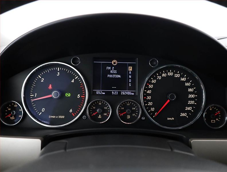 Volkswagen Touareg (2006) 3.0 V6 TDI, 4X4, Automat - fotka 9 z 17