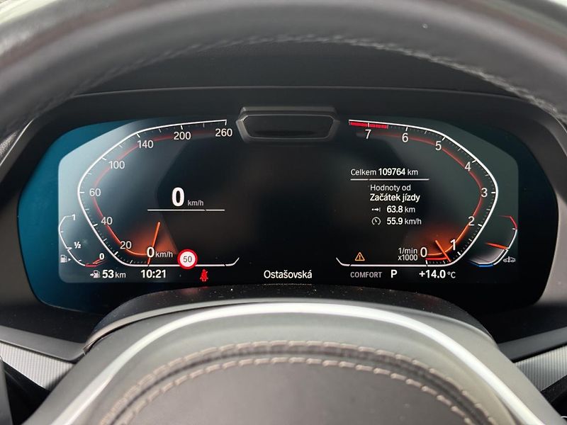 BMW X5 xDrive40i - fotka 11 z 22