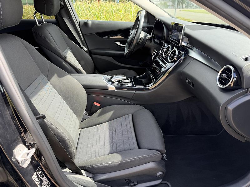 Mercedes-Benz Třídy C 180 CGI AUTOMAT LED NAVIGACE - fotka 33 z 38