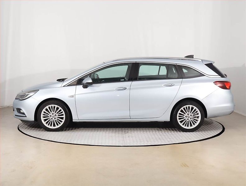 Opel Astra (2016) 1.6 CDTI, Navi, Tempomat - fotka 3 z 15