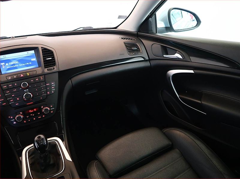 Opel Insignia (2013) 2.0 CDTI, Navi, Xenony - fotka 8 z 16