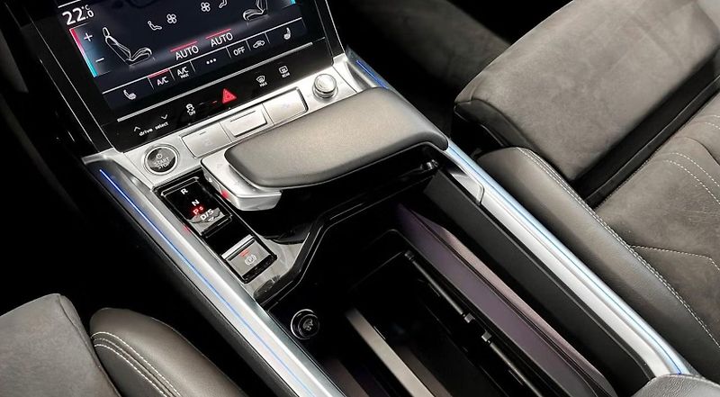Audi Q8 e-tron 55 Q 360k Matrix Pano. Taž - fotka 15 z 21