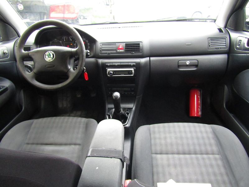 Škoda Octavia (2008) 1.9 TDI 74kW BEZ KOROZE - fotka 15 z 35