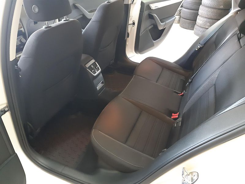 Škoda Octavia 2.0 TDI COMBI KLIMA 122000km!! - fotka 14 z 17
