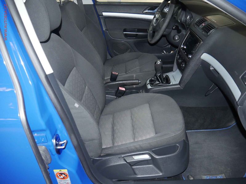 Škoda Octavia (2009) 1.6 TDi, ČR, AC, TZ, navi - fotka 12 z 15