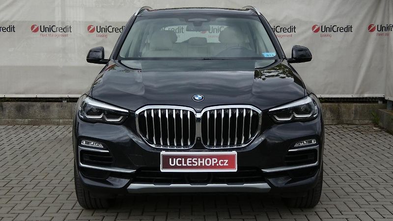 BMW X5 xDrive 45e - fotka 2 z 24