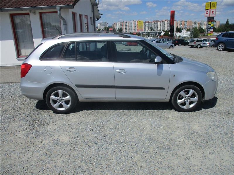 Škoda Fabia 1,4 i 16v, aut. klimatizace, - fotka 5 z 24