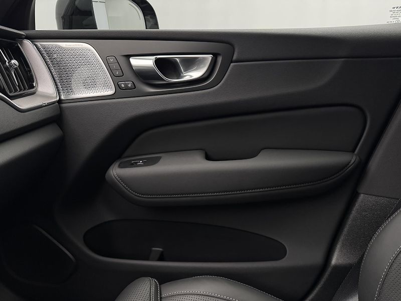 Volvo XC60 T6 AWD RECHARGE ULTRA CZ 1.maj - fotka 33 z 57