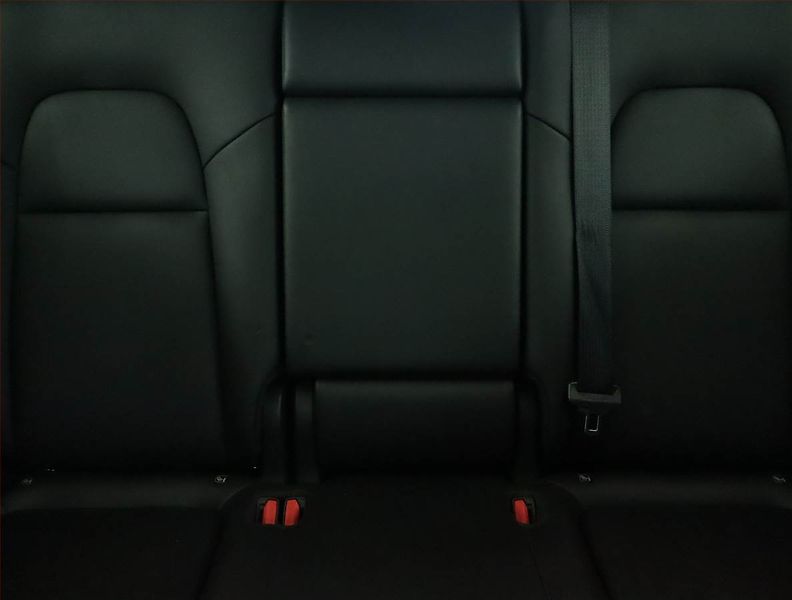 Tesla Model Y (2022) Long Range AWD 79kWh, SoH 90% - fotka 10 z 21