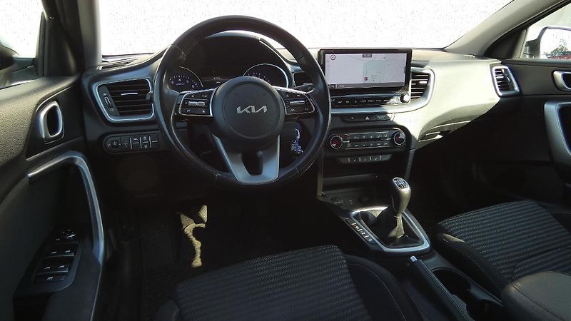 Kia Ceed 1.5 T-GDI TOP - fotka 5 z 23