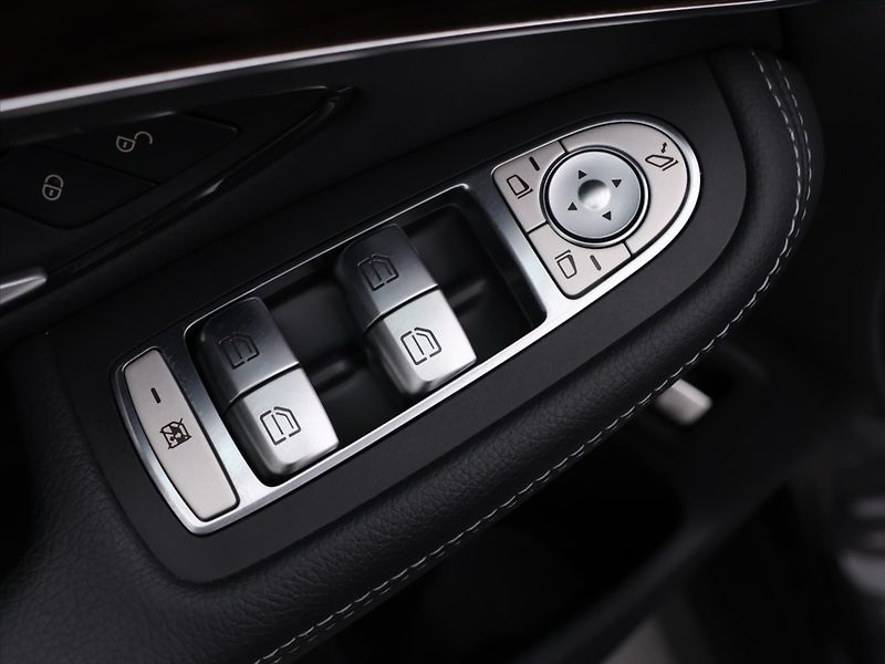 Mercedes-Benz GLC 2,0 200 4Matic DPH CZ 1.Maj. - fotka 16 z 41