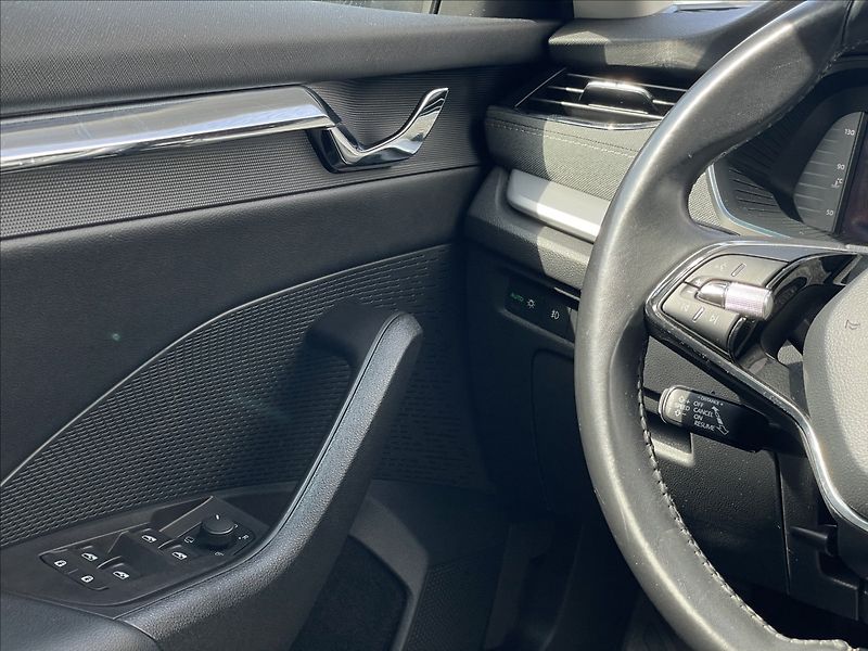 Škoda Octavia 2,0 TDI Combi Style Plus TAŽNÉ - fotka 13 z 23