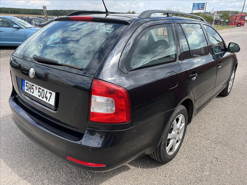 Škoda Octavia 1,6 MPi KLIMA ROZVODY PNEU - fotka 6 z 36