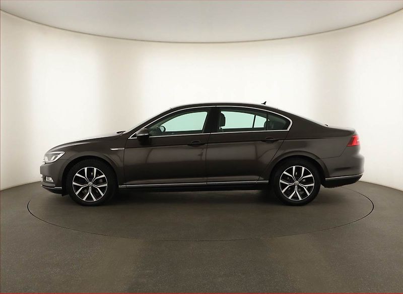 Volkswagen Passat (2017) Highline 2.0 TDI, 4X4 - fotka 3 z 17