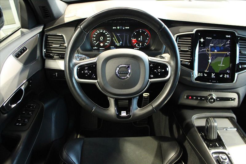 Volvo XC90 B5 AWD R Design PilotAssist/DP - fotka 17 z 32