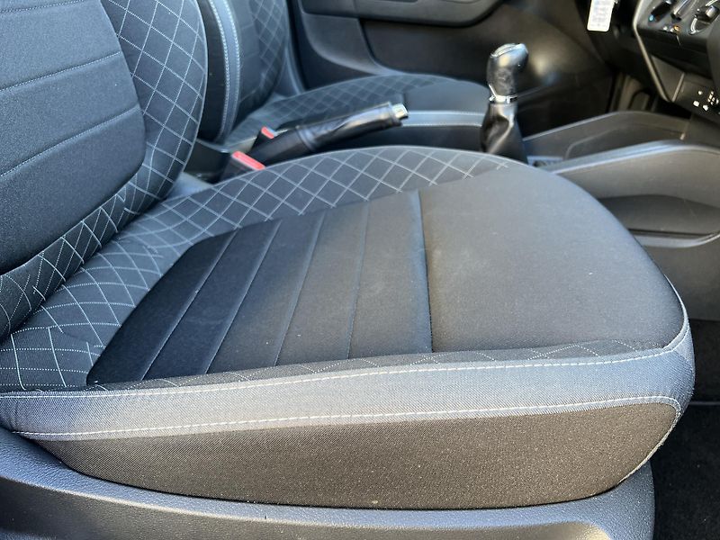 Škoda Fabia 1.2TSi 81kw KLIMA TEMPOMAT ALU - fotka 31 z 40