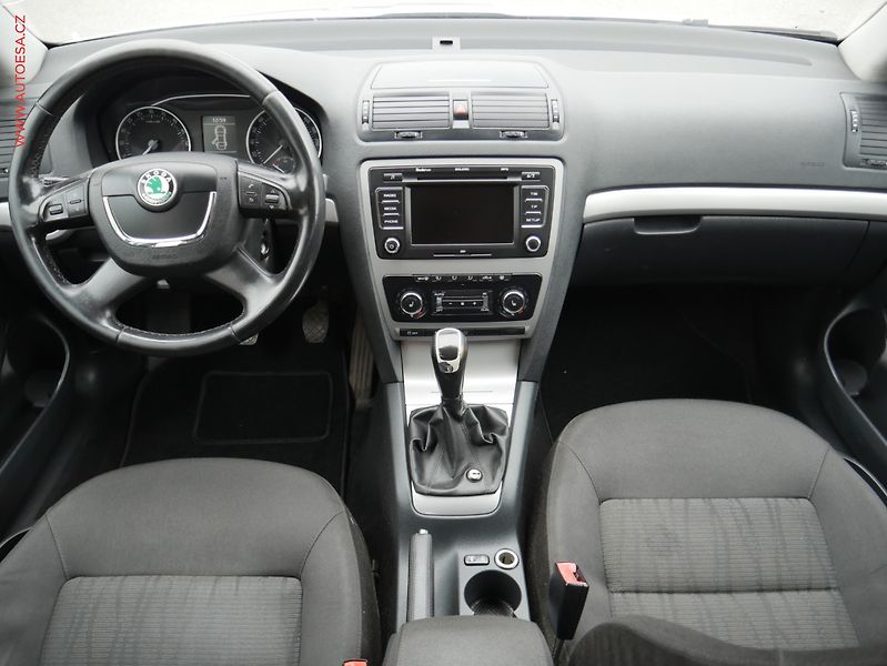 Škoda Octavia (2012) 1.6TDi, ČR, autoAC - fotka 8 z 22