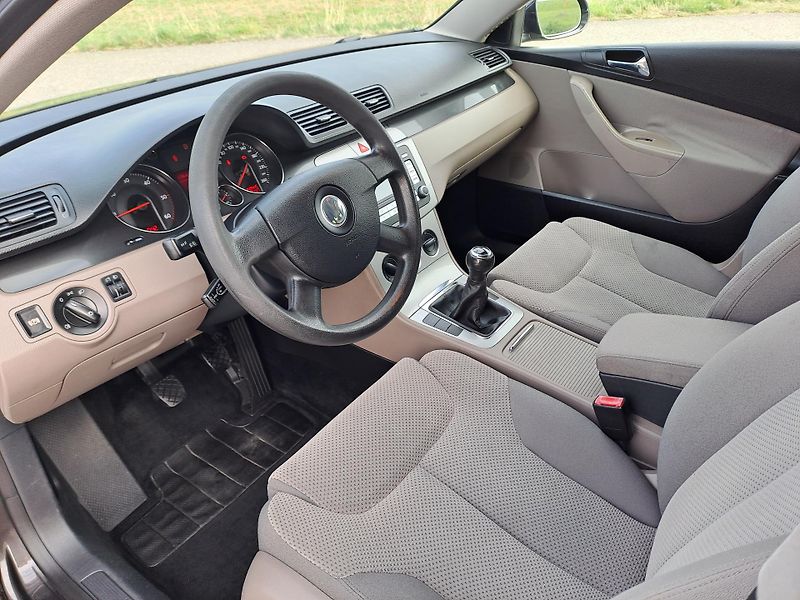 Volkswagen Passat (2006) 2.0 TDi  - fotka 9 z 32