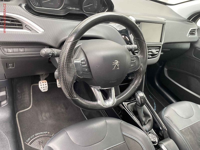 Peugeot 2008 (2018) 1.2 PT, Crossway, TZ, panor - fotka 12 z 18