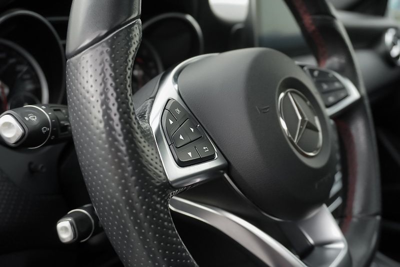 Mercedes-Benz Třídy A 220d 4MATIC AMG - fotka 16 z 28