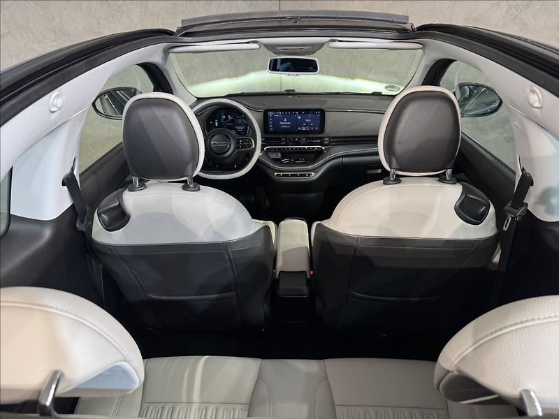 Fiat 500e La Prima Kamera LED Assist - fotka 14 z 44