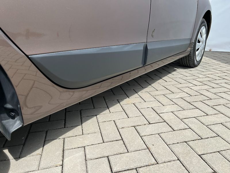Renault Scénic (2012) 1.6i 16V 81kW Klima! Tažné! - fotka 26 z 28