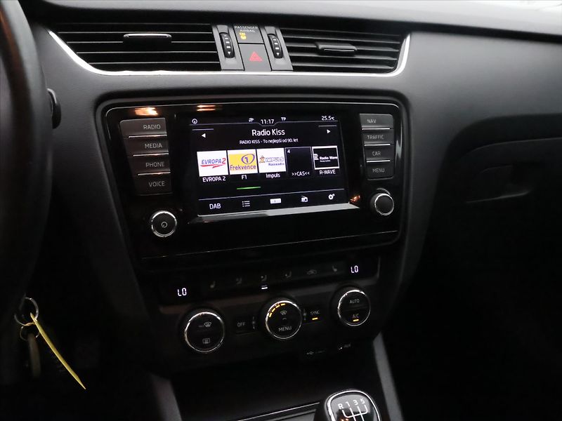 Škoda Octavia 1,6 TDI 81 kW JOY Aut.klima - fotka 16 z 24