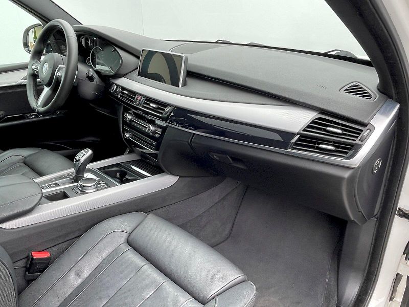 BMW X5 (2017) 3.0 / 230 kW xDrive 40d M-Pake - fotka 16 z 30