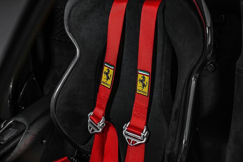 Ferrari 296 GTB Speciale, lift, surround, ACC - fotka 29 z 35