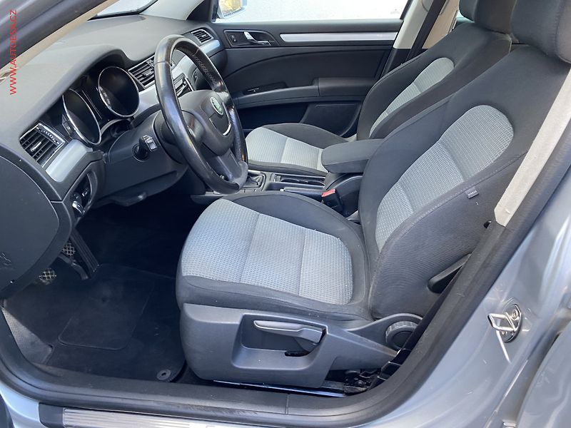 Škoda Superb (2011) 2.0TDi 4x4, Ambition, xenon - fotka 9 z 17